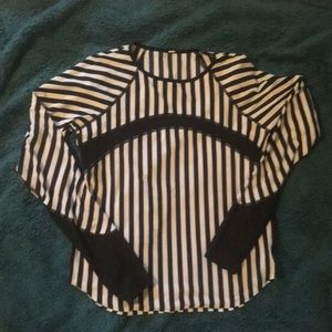 *Lowest Price offered or bundle* Lulu Lemon top